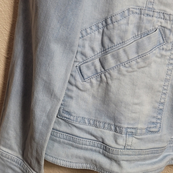 Isaac MizrahiBlue  Women's TRUE DENIM Jean Jacket with Patch Pockets Size 8 - Picture 8 of 9